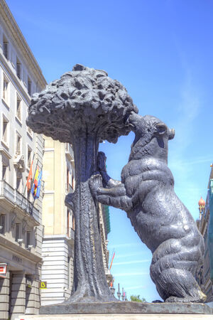 Coat of arms of the city of Madrid in the form of sculpture. The Bear and the Strawberry Tree (Arbutus)のeditorial素材