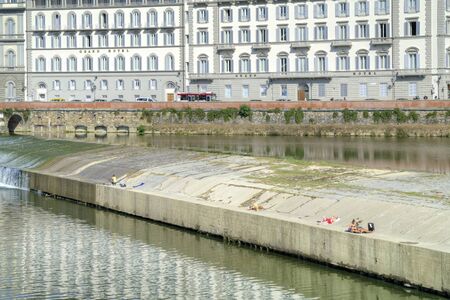FLORENCE, ITALY - October 07.2011: Townspeople on the dam over the River Arnoのeditorial素材