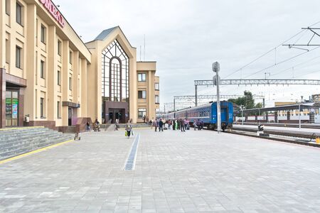 GOMEL, REPUBLIC BELARUS - June 19.2016: The city's railway station. Passengers expect to embark on a trainのeditorial素材