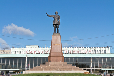 SARATOV, RUSSIA - September 09.2016: Monument to the famous Soviet Chekist Felix Dzerzhinsky next to the city railway stationのeditorial素材