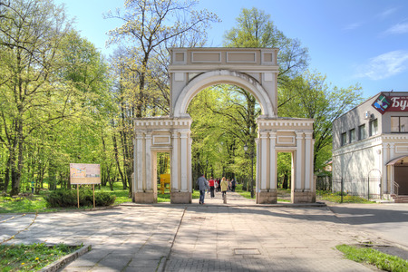 SOVETSK, RUSSIA - May 01.2018: Arch over the entrance to the city park of culture and restのeditorial素材