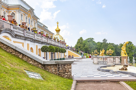 PETERHOF, RUSSIA - June 07.06: The territory of the palace and park complex. Grand Cascadeのeditorial素材