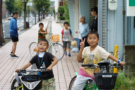 Saga, Japan:September 1,2018 - Portrait group of Japanese boys with their bicycles after school. Liefstyle of Japanese children in using bicycleのeditorial素材
