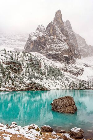 The mountain lake Lago di Sorapiss in Dolomite Alps. Italy, with amazing turquoise color of water.の写真素材