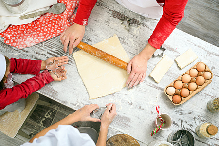 Family prepare Xmas cookiesの写真素材
