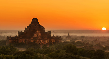 Dhammayangyi Temple At Sunrise, Bagan, Myanmarの写真素材