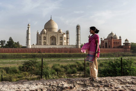 AGRA INDIA 2016: Local woman cheerfully enjoying the amazing view of Taj Mahal, Agra, India.のeditorial素材