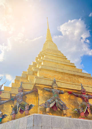There are few tourists who visit Wat Phra Kaew (Temple of the Emerald Buddha) and the Grand Palace in Thailand during the COVID-19 epidemic situation world wide.のeditorial素材