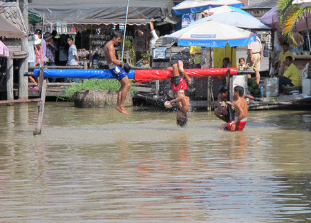 PATTATA, THAILAND -  05 Dec 2012 : Unidentified men fight for ocean boxing in Pattaya floating market on December 05, 2012. at Pattaya Chonburi, Thailand.  Ocean boxing is a tradition of Thailand.のeditorial素材