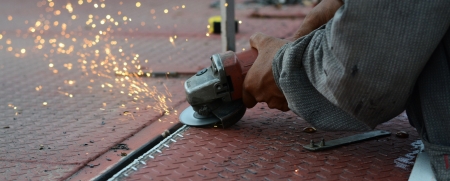 hand metal sawing の写真素材