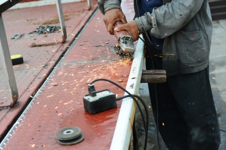 hand metal sawing の写真素材