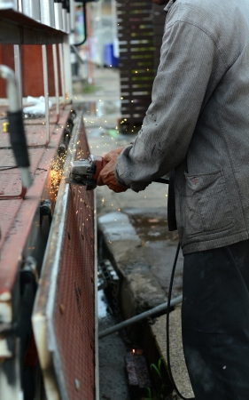 hand metal sawing の写真素材