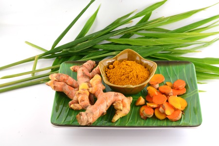 Turmeric roots and powder 