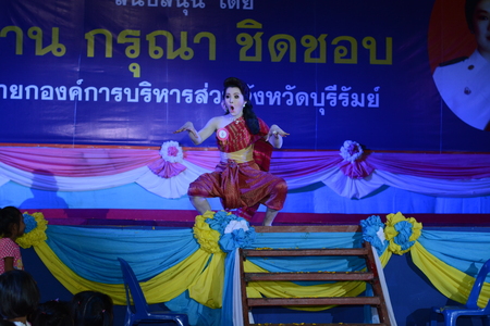 BURIRAM - October 13: Unidentified Contest Show talent homosexuals Contest of Long boat racing 2013 final on October 13, 2013 at the Satuk Buriram, Thailandのeditorial素材