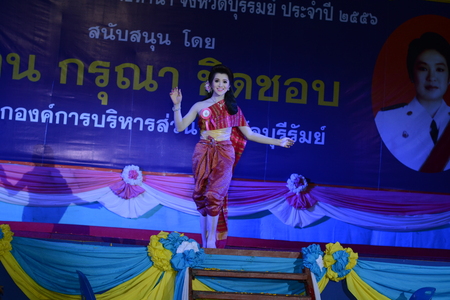 BURIRAM - October 13: Unidentified Contest Show talent homosexuals Contest of Long boat racing 2013 final on October 13, 2013 at the Satuk Buriram, Thailandのeditorial素材