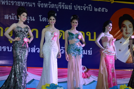 BURIRAM - October 13: Unidentified Contest Show talent homosexuals Contest of Long boat racing 2013 final on October 13, 2013 at the Satuk Buriram, Thailandのeditorial素材
