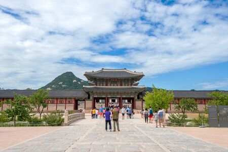 SEOUL, SOUTH KOREA - JULY 17: Tourists taking photos of the beautiful scenery around Gyeongbokgung Palace on July 17, 2015 in Seoul, South Korea.のeditorial素材