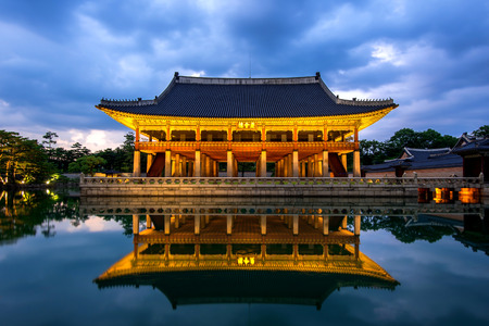 Gyeongbokgung Palace at night in seoul,Korea.のeditorial素材