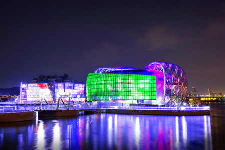 SEOUL - AUGUST 3: Colorful of Seoul Floating Island. It is an artificial island located in Han river. Photo taken on August 3,2015 in Seoul, South Korea.のeditorial素材