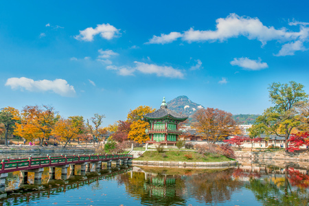Gyeongbokgung Palace in autumn,South Korea.のeditorial素材