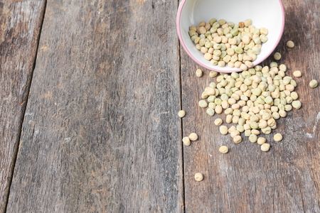 dry green peas, sugar pea in bowl on the wood board background.の写真素材