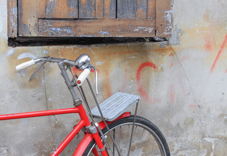 Red bicycle vintage antique in  cityの写真素材