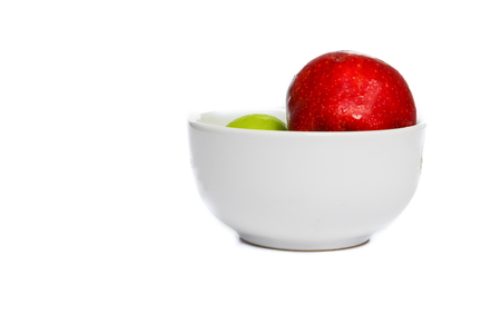 apple red  in bowl and water drip on white backgroundの写真素材