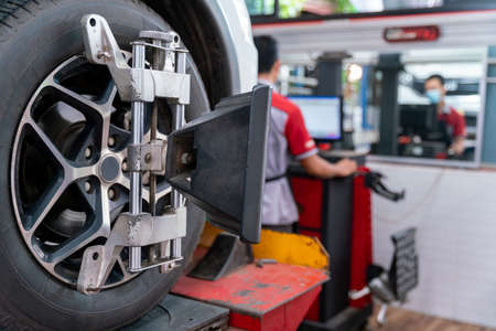 Car tire steering wheel balancing calibrate device for center adjust after tyre replace at car...