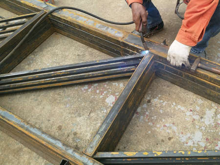 Men werding steel