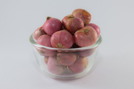 Red onions on glass bowlの写真素材