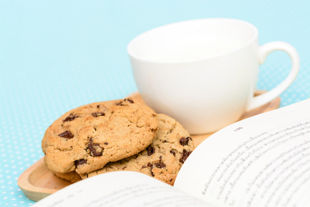 Chocolate chip cookies relaxing timeの写真素材