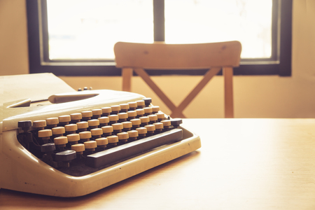 vintage typewriter on wooden deskの写真素材