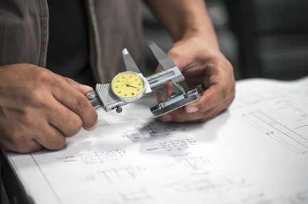 measure the part accuracy by vernierの写真素材