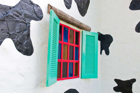 Window red - green on the ranch.