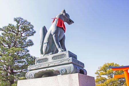 KYOTO, JAPAN - MARCH 12, 2018: Fox statue at the entrance gate of Fushimi Inari shrine, Kyoto.のeditorial素材