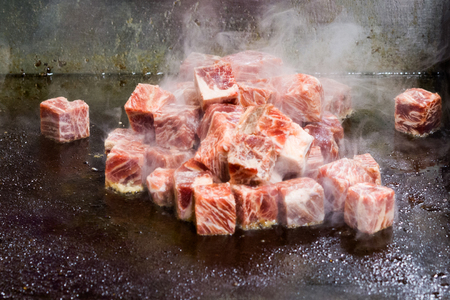 Grilled Kobe Beef Cube, Kobe beef teppanyaki Steakの写真素材