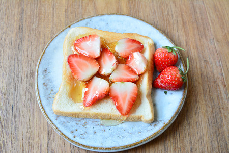 Strawberries and hunneybeeの写真素材