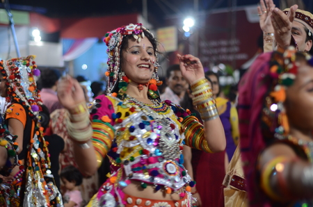 A girl danding Garba, Navratri Celebrations, Mumbaiのeditorial素材