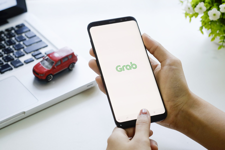 CHIANG MAI,THAILAND - FEB 19, 2018 : Samsung galaxy S8 Plus open grab application on woman hands,Grab taxi Many Thailand people are attracted to join the ride sharing services business.のeditorial素材