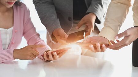 Coordination by using mobile. Brainstorm by using a mobile