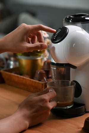 Close up view man making coffee with a coffee machine.の写真素材