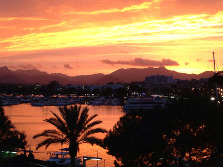 Sunset over the port of Alcudia の素材