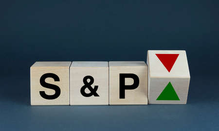 S&P 500 Index is changing the trend and going up or down. The cubes form the S&P expression. business conceptの写真素材