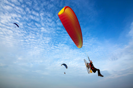 Para motor in the beautiful sky.