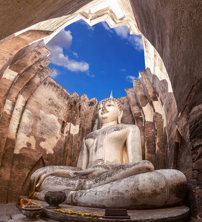 Wat Si Chum in Sukhothai Historical Park is a historic site big statue of Buddha Phra Achana Sukhothai in asia Thailand.のeditorial素材