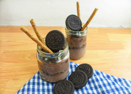 Chocolate jelly with oreo cookie.の写真素材