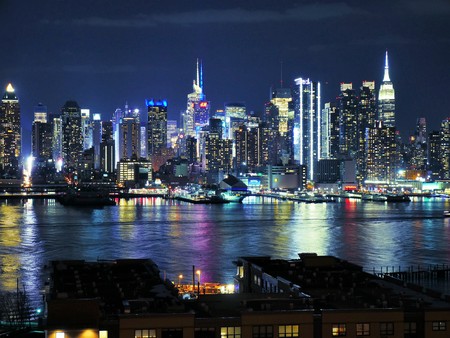 New York, New York - March 21 2017. Skyline of Midtown Manhattan at nightのeditorial素材
