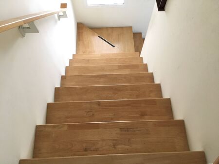 Way down the wooden stairsの素材