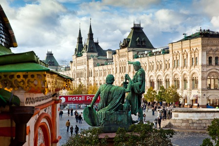 Moscow, Russia - September, 2013: Minin and Pozharsky monument and Red Square Kremlin view in Moscow city, Russiaのeditorial素材