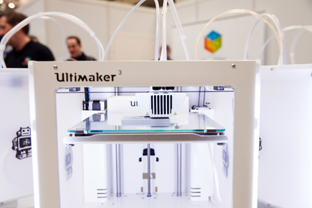 3d printer iGo 3d Ultimaker printing close up process on exhibition Cebit 2017 in Hannover Messe, Germanyのeditorial素材